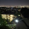 階段上の展望スペースより望む夜景です。