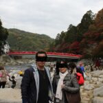 香嵐渓で望む紅葉の様子です。
