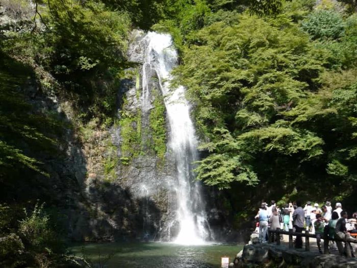 日本の滝100選に選ばれる箕面の滝です。