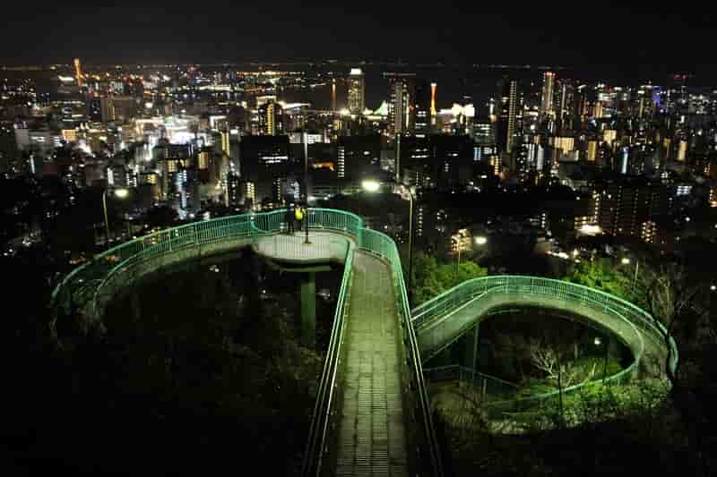 神戸市内の夜景を望んでいます。